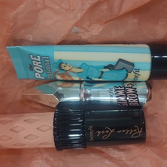 Benefit gift box - Picture 3 of 4